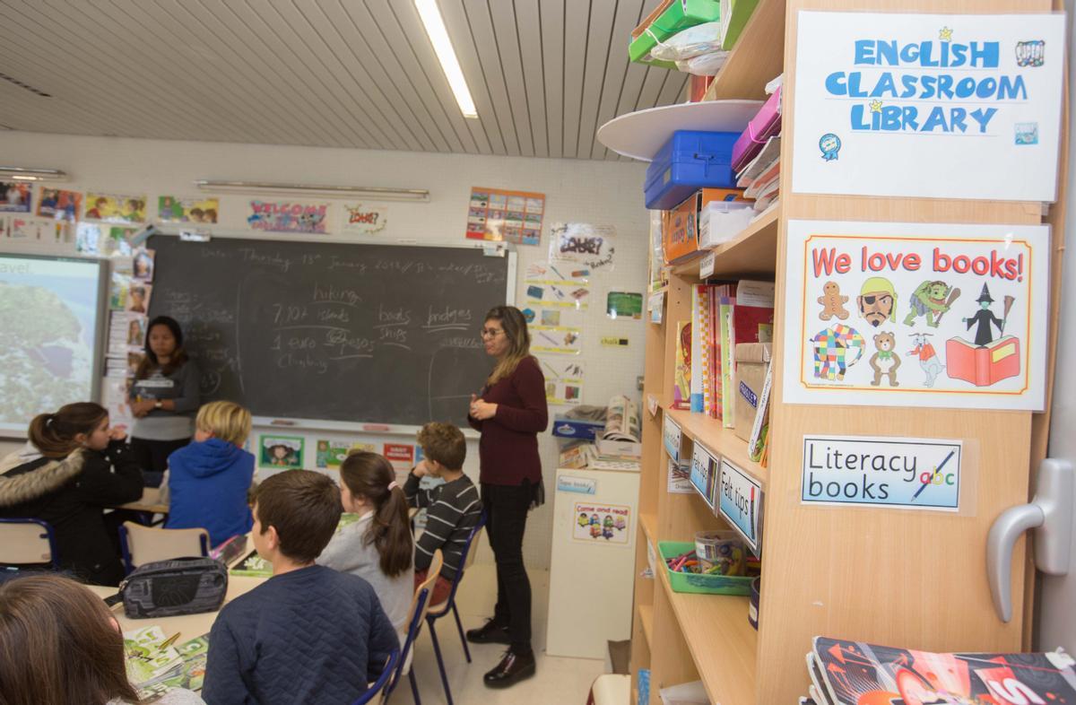 Clase de inglés con auxiliar nativo el cuso 2018-19 cuando llegaron por primera vez