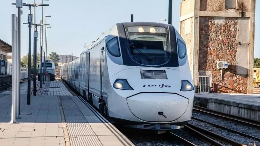 Suspendida la circulación por tren entre Llerena y Pedroso por desprendimiento de piedras