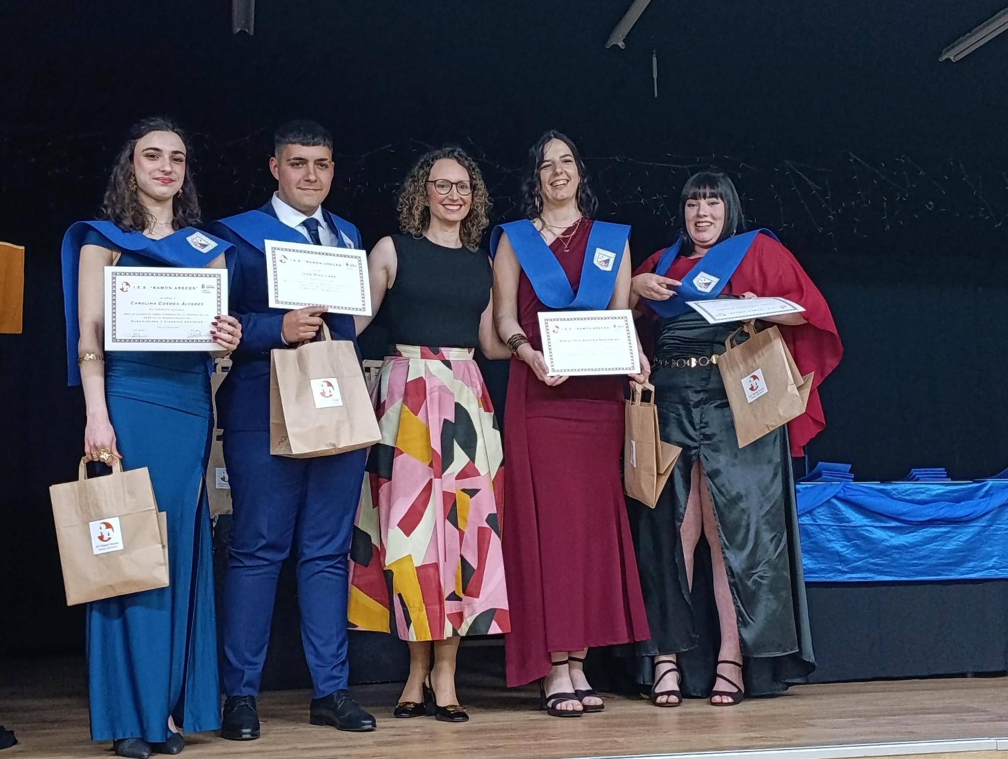 Diplomas y música en la Graduación del Ramón Areces de Grado