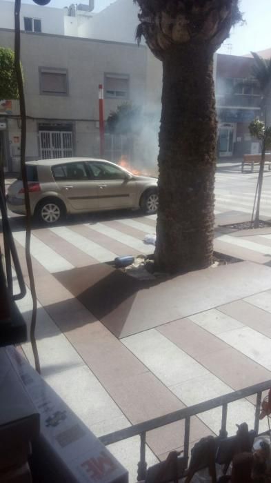 Arde un coche en Playa de Arinaga