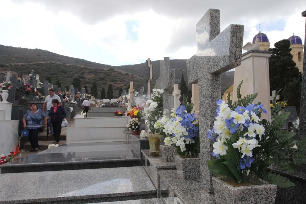 Los Remedios se llena de homenajes a los difuntos