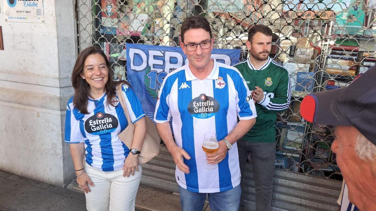 Miles de aficionados coruñeses inundan las calles vallisoletanas Miles de aficionados coruñeses inundan las calles vallisoletanas