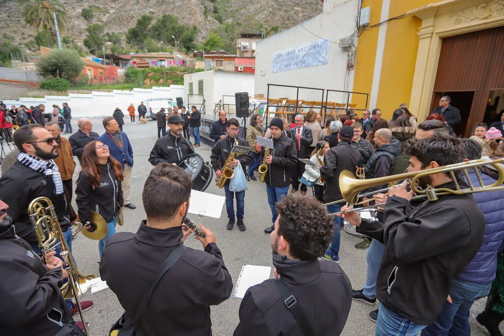 Orihuela celebra San Antón con el concurso de charlatanes, bendición y distinciones