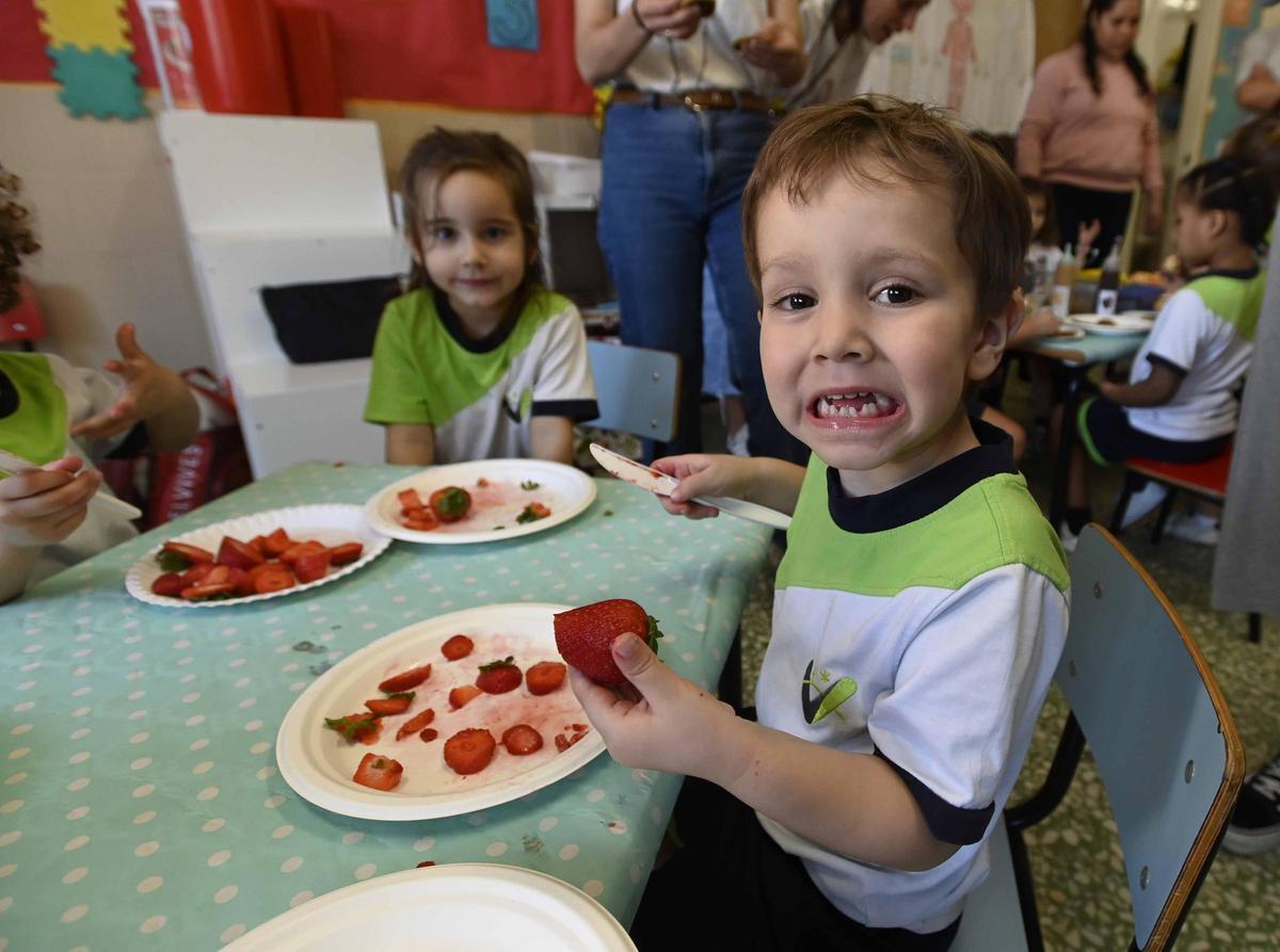El centro organizó una merienda saludable para todos los niños de Educación Infantil.