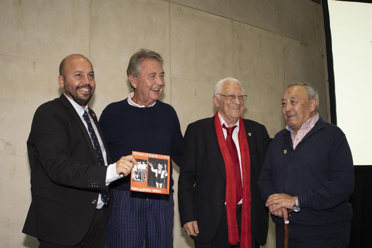 En el acto de celebración del 60 aniversario de Mensajeros de la Paz en Asturias. Por la izquierda, Sergio Mella, Manolo Díaz, el Padre Ángel Ángel Silva.