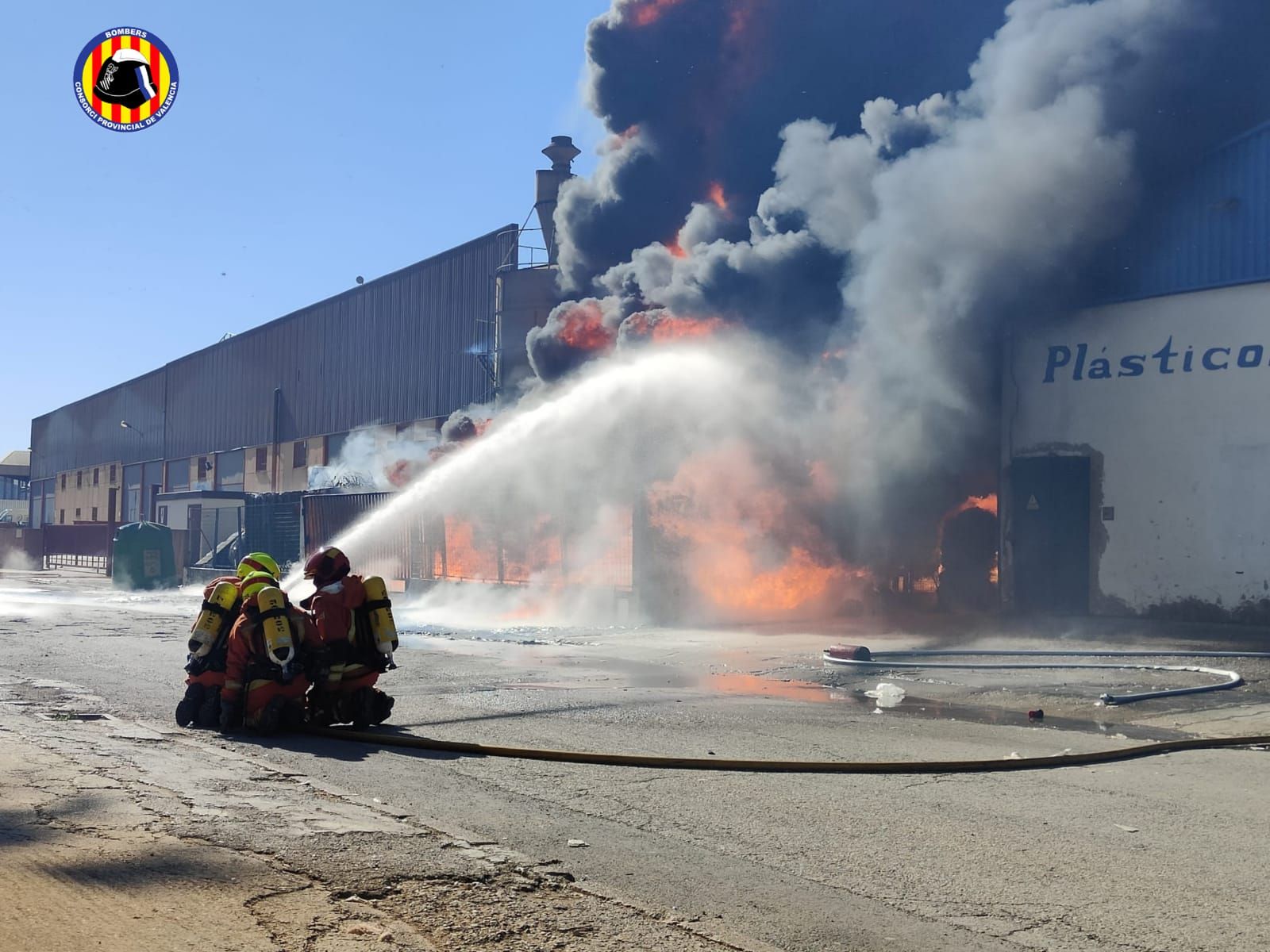 Grave incendio industrial en Alcàsser