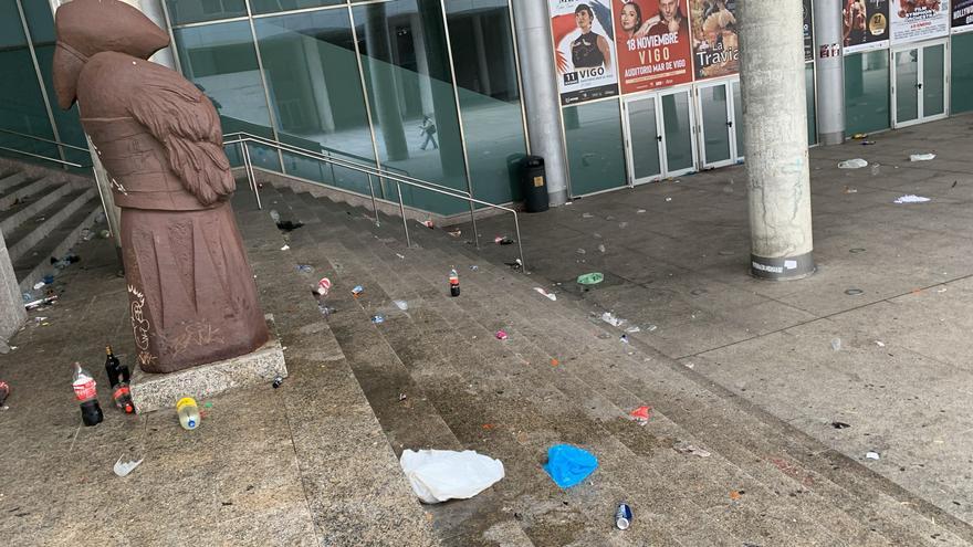 El auditorio Mar de Vigo paga la resaca de Halloween