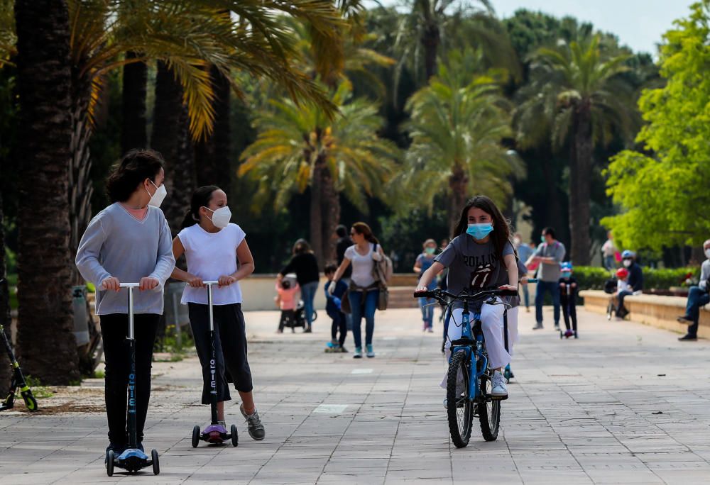 Los niños vuelven a llenar parques y calles