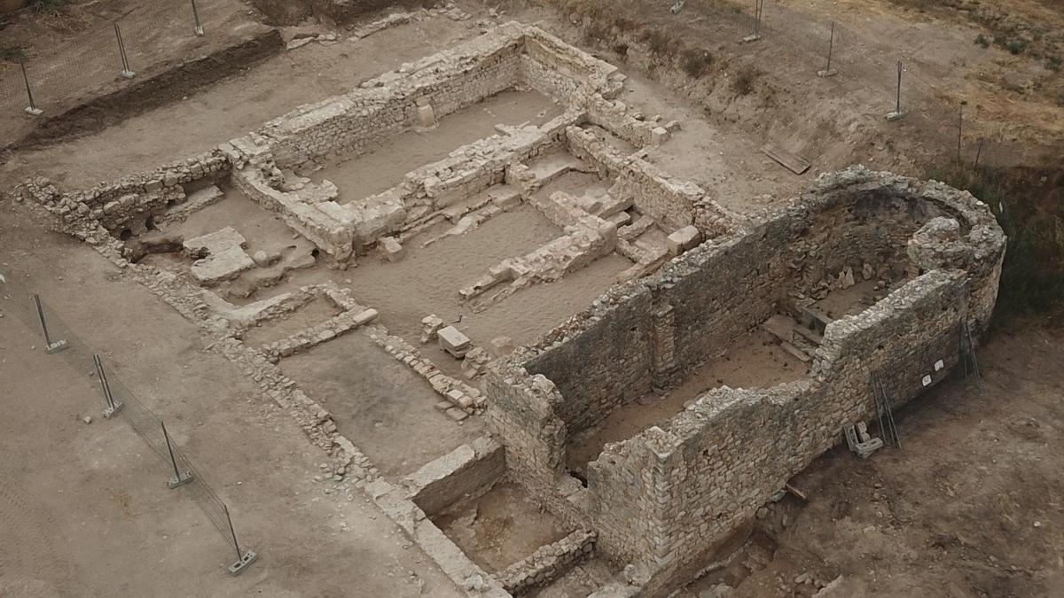 Els treballs d&#039;excavació d&#039;aquest 2022 s&#039;han centrat a continuar descobrint les restes associades al conjunt episcopal tardoantic d&#039;Empúries