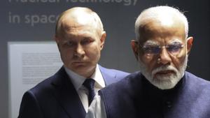 El presidente ruso, Vladímir Putin, y el primer ministro indio, Narendra Modi, este martes en Moscú.