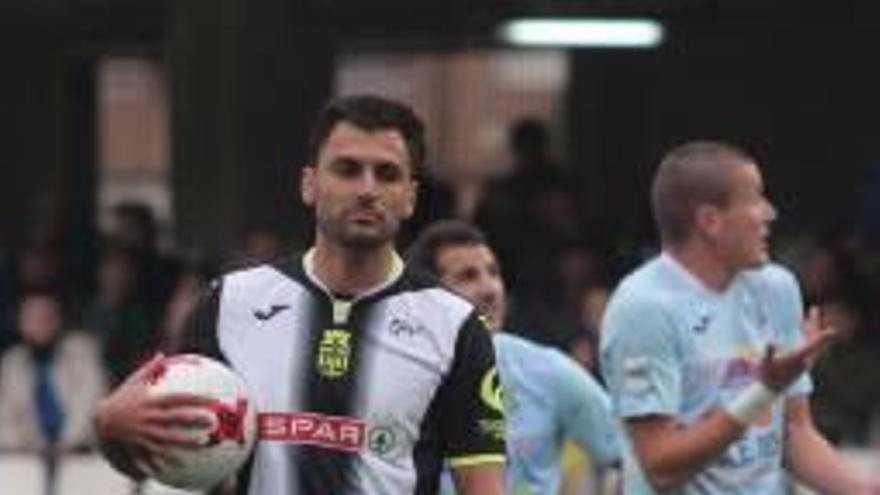 Chavero, durante el Cartagena-Celta B de promoción.