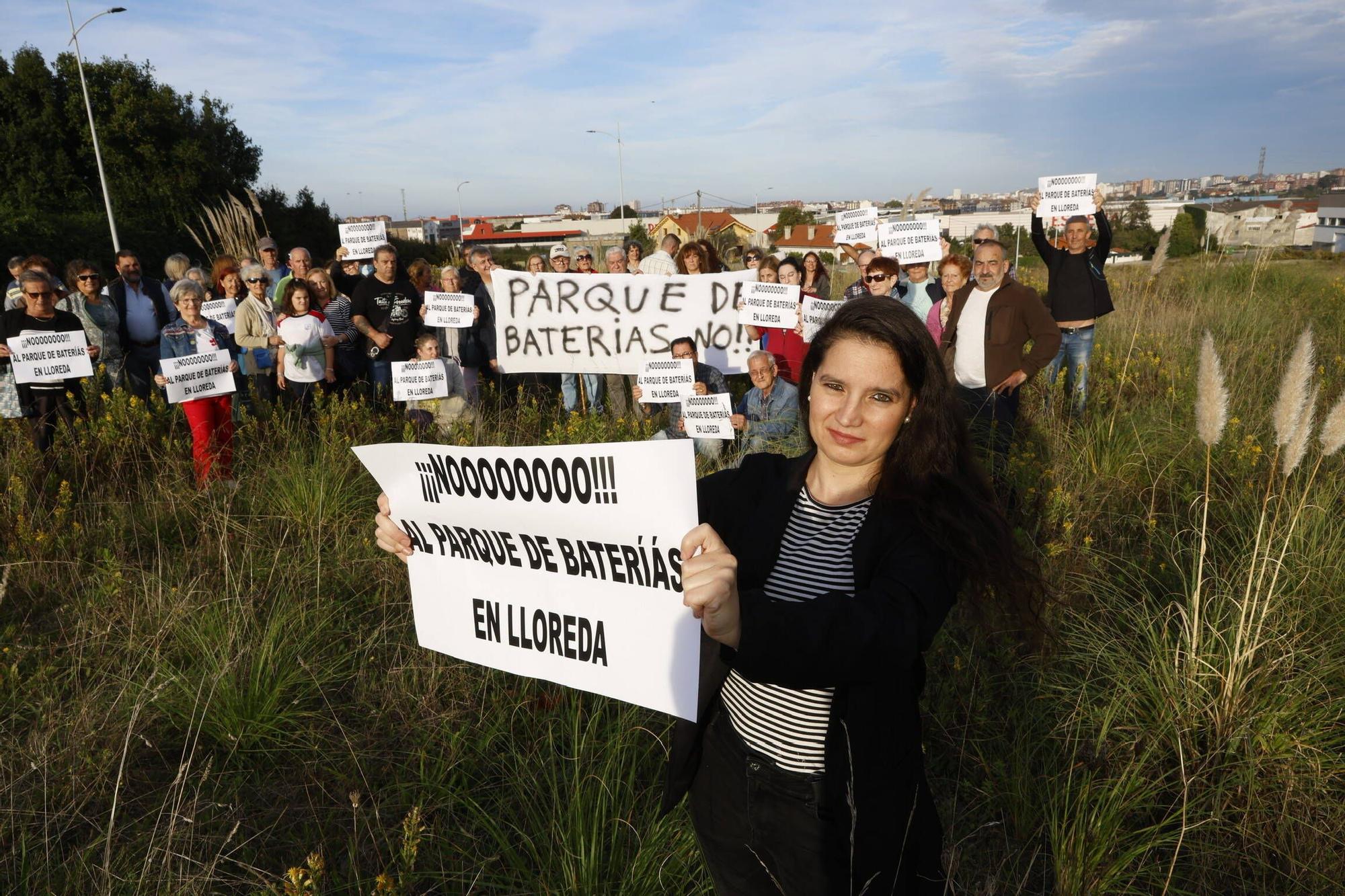 Los vecinos de Tremañes, en pie de guerra contra los parques de baterías (en imágenes)