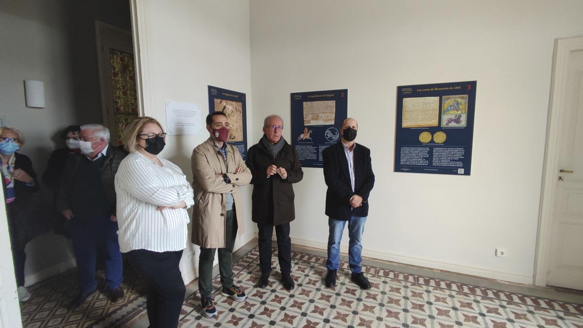 Acto de inauguración de la nueva sala expositiva auspiciada por Ledo del Pozo en el Centro Cultural Soledad González.