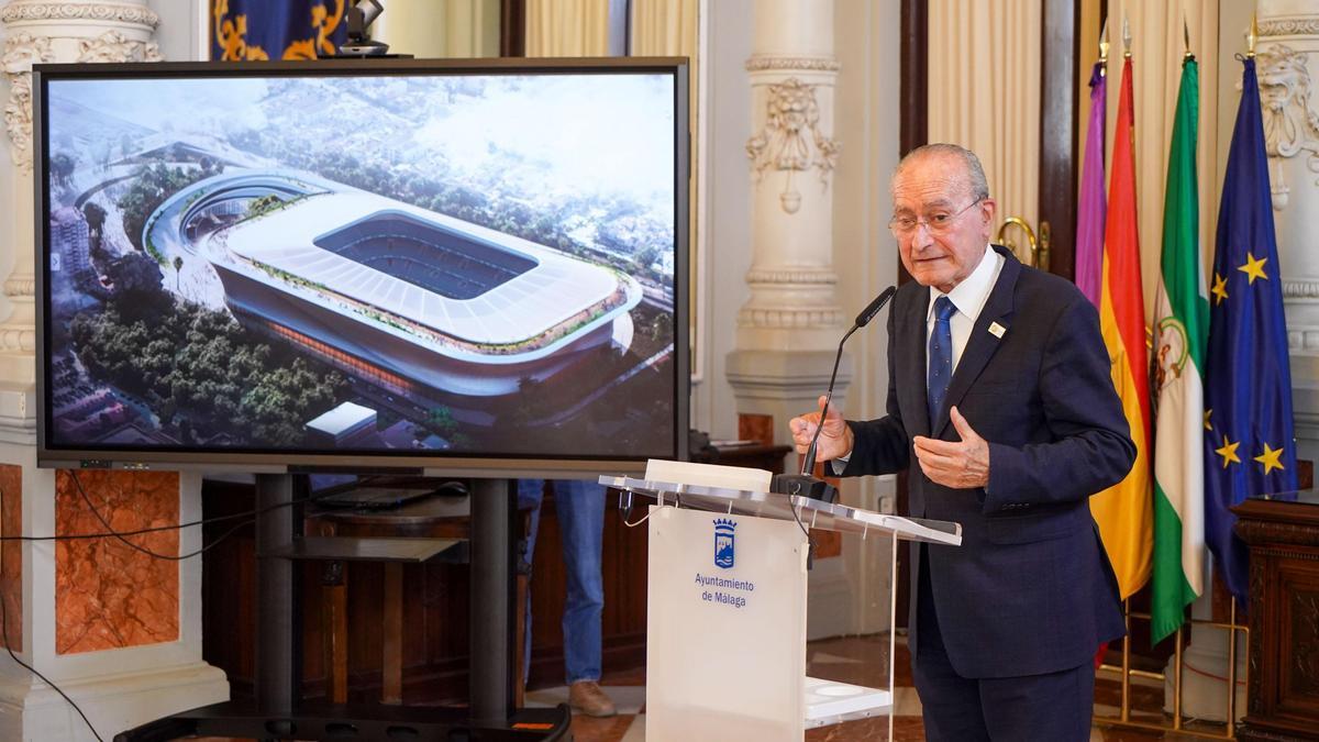 El alcalde de Málaga, Francisco de la Torre, explica el proyecto de la Nueva Rosaleda.