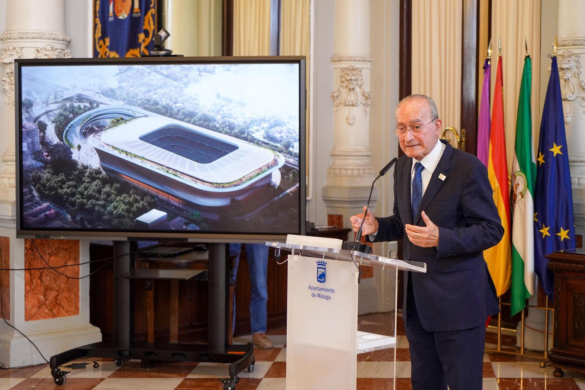 El alcalde de Málaga, Francisco de la Torre, explica el proyecto de la Nueva Rosaleda.