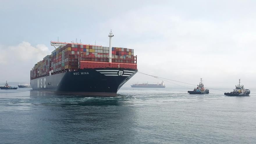 El portacontenedores más grande del mundo, el «MSC Mina», escala en Algeciras