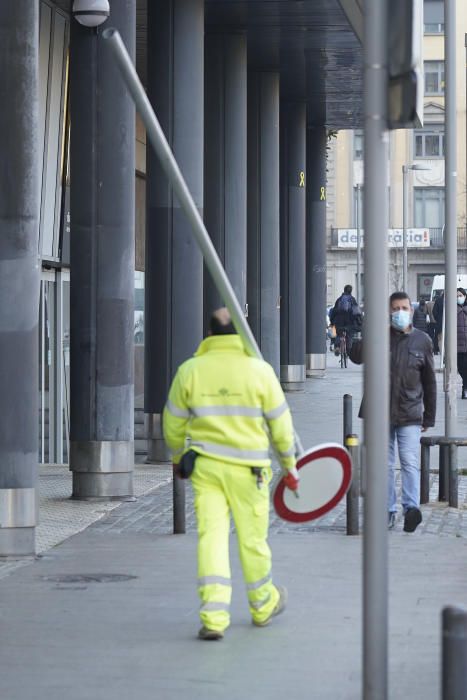 Les entitats bancàries assaltades a Girona intenten tornar a la normalitat