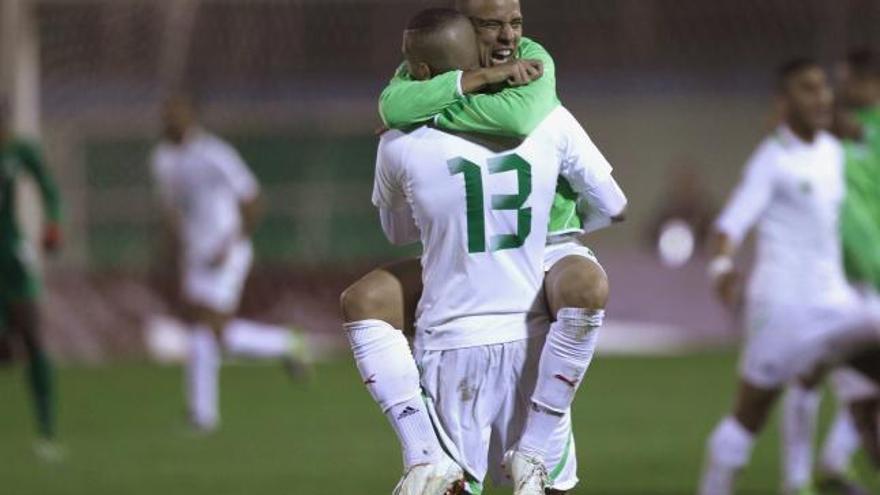 Feghouli celebra su pase al mundial.