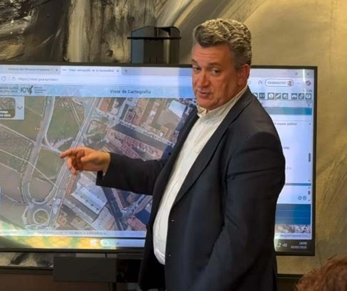 Martínez Mus explica lasalternativas en Meliana.