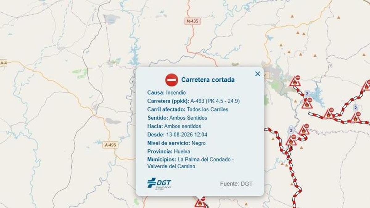 Una de las carretas cortadas por la DGT por el incendio de Niebla, en Huelva