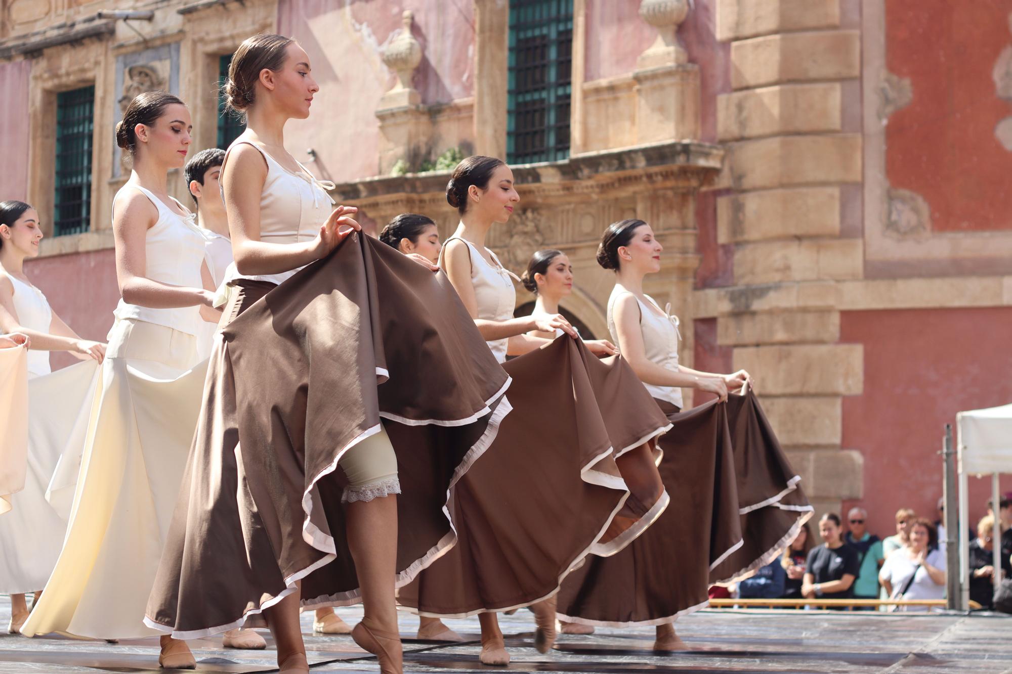 Exhibición de danza en la plaza Belluga de Murcia