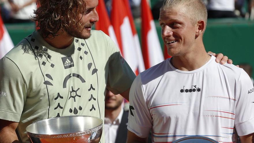 Tsitsipas y Davidovich, tras la final. |  // EFE