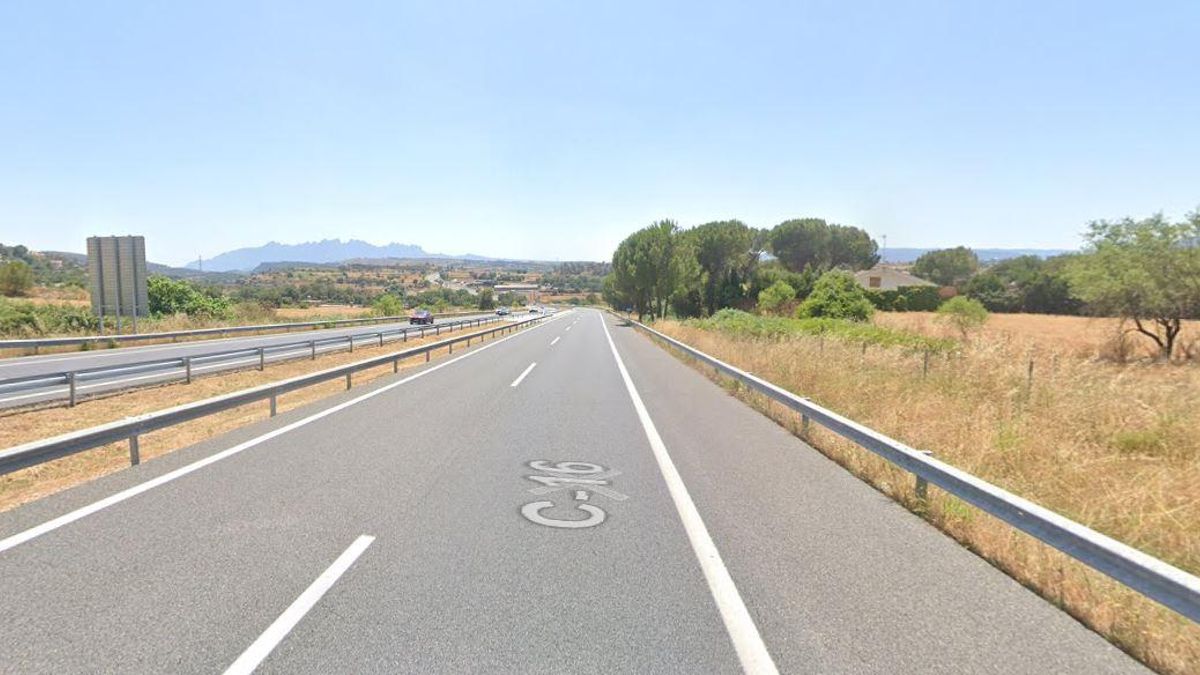 Vista de la C-16, on un incendi ha obligat a tallar la circulació