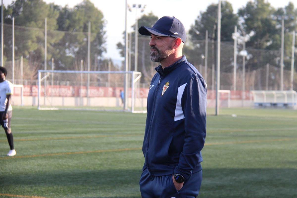 José David Larrosa, en un partido esta temporada en el Campus Universitario