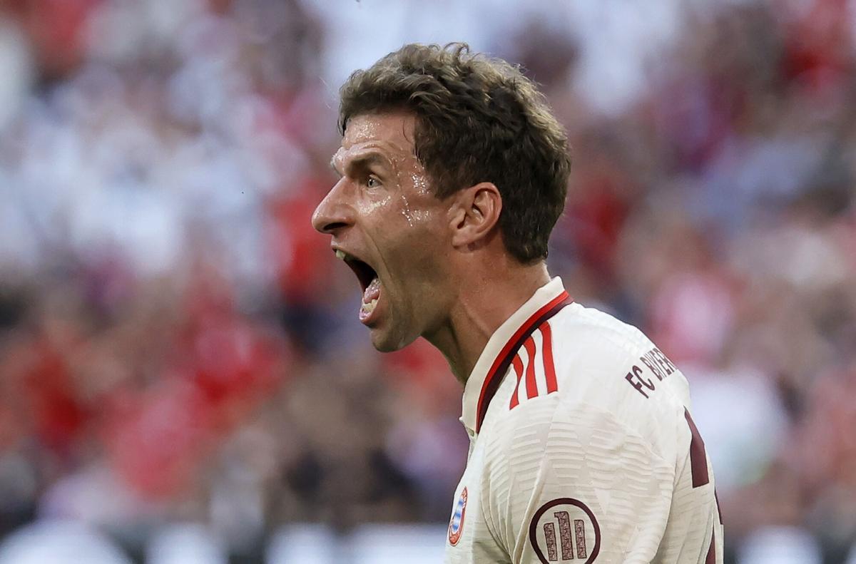 Munich (Germany), 01/09/2024.- Thomas Mueller of Munich celebrates after scoring the 2-0 goal during the German Bundesliga soccer match between FC Bayern Munich and SC Freiburg, in Munich, Germany, 01 September 2024. (Alemania) EFE/EPA/RONALD WITTEK CONDITIONS - ATTENTION: The DFL regulations prohibit any use of photographs as image sequences and/or quasi-video.. thomas muller