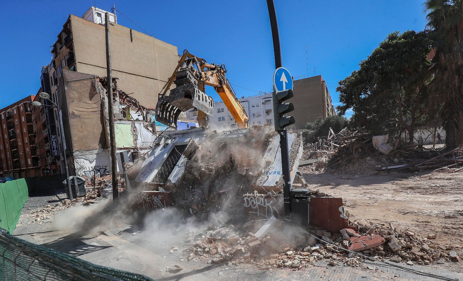 Adiós a Casa Balaguer: así ha sido el derribo del mítico restaurante de València