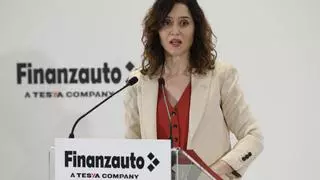 Ayuso se desmarca del caso de su pareja pero ataca el "conflicto de intereses" de la mujer de Sánchez