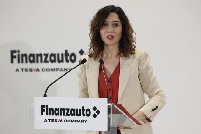 La presidenta de la Comunidad de Madrid, Isabel Díaz Ayuso, visita las instalaciones de Finanzauto