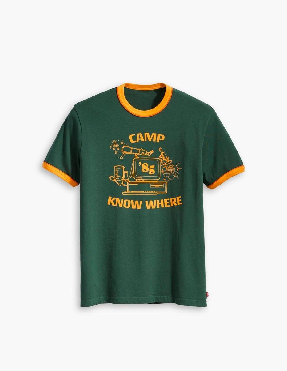 Camiseta 'Camp Know Where' de Levi's x Stranger Things (Precio: 35 euros)