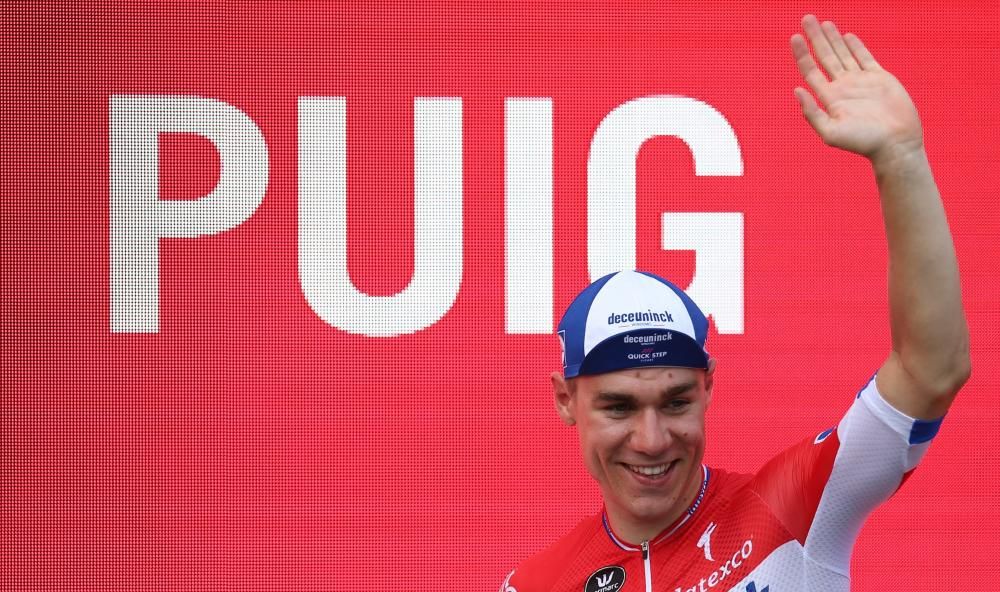 Jakobsen gana la cuarta etapa de la Vuelta.