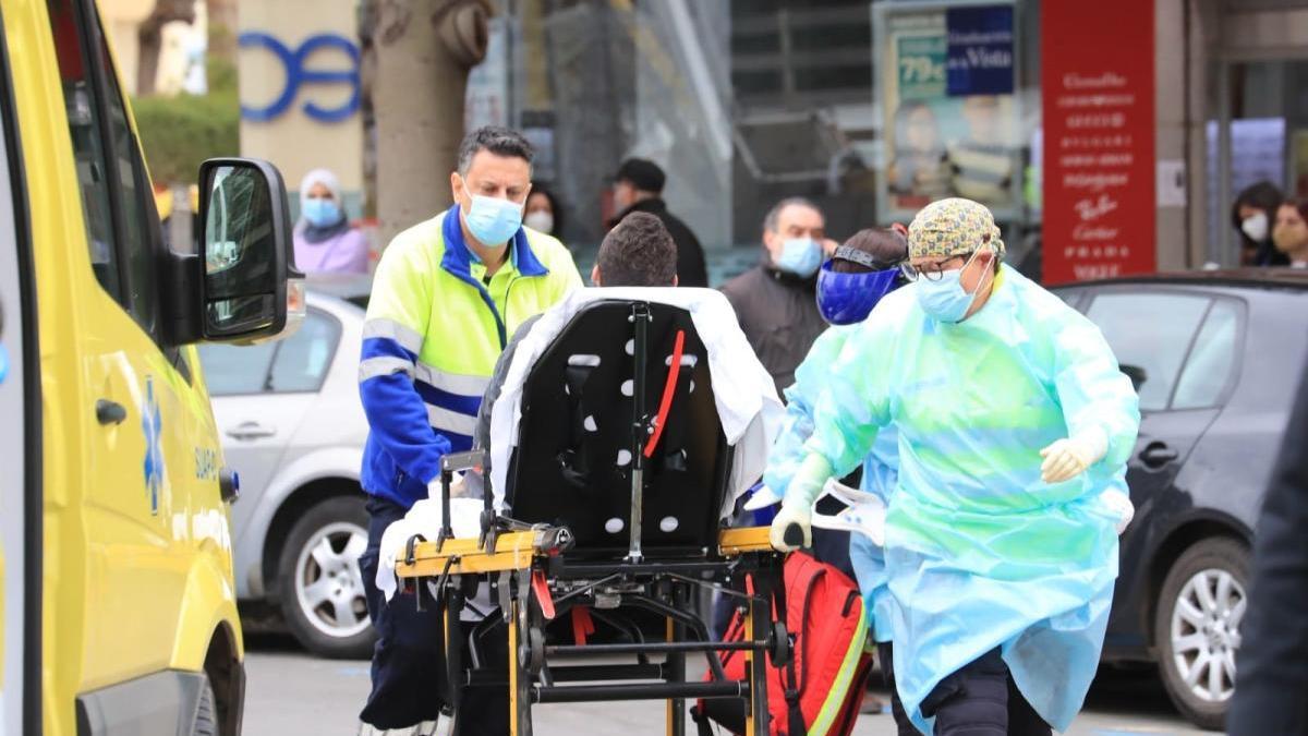 Un hombre resulta gravemente herido tras caer de una grúa en Cartagena