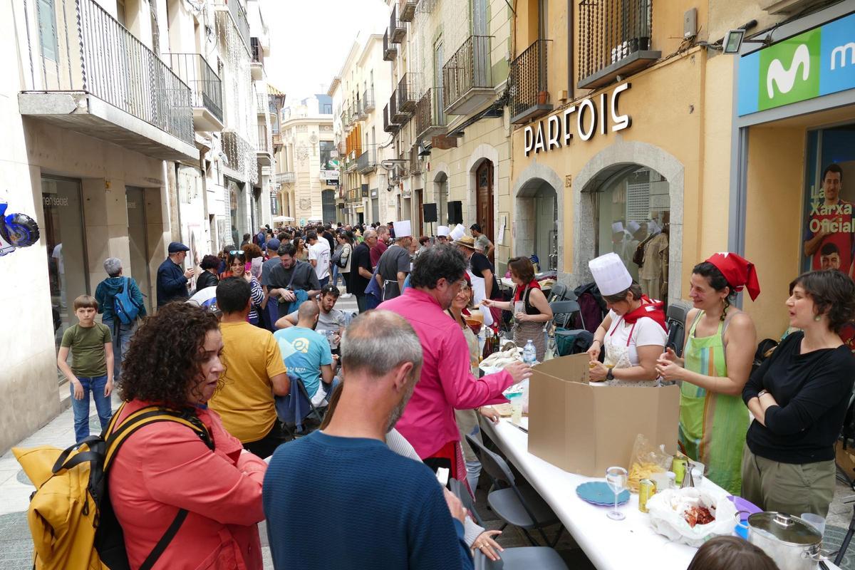 EN IMATGES | Els Mistaires de Figueres estrenen el primer Concurs de Suquet del carrer Peralada