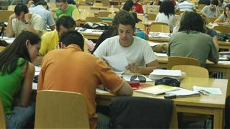 La UJI se mantiene en 12.200 alumnos ante la caída nacional