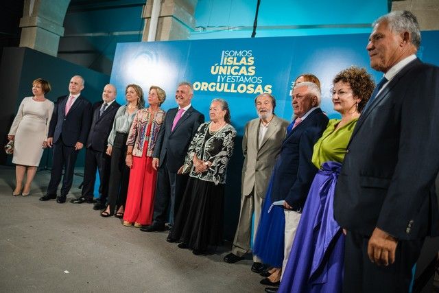 Acto institucional del Día de Canarias en el Teatro Guimerá