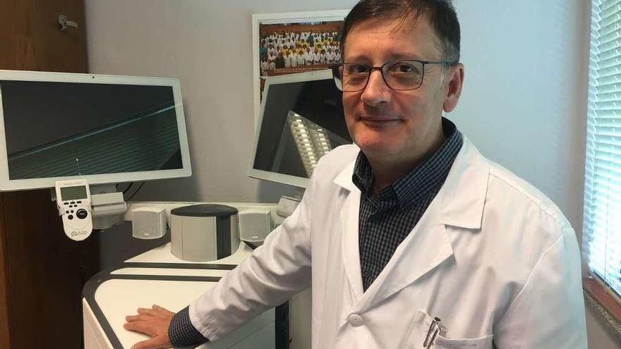 José Luis Relova, jefe del servicio de Neurofisiología Clínica del CHUS. // Sergas