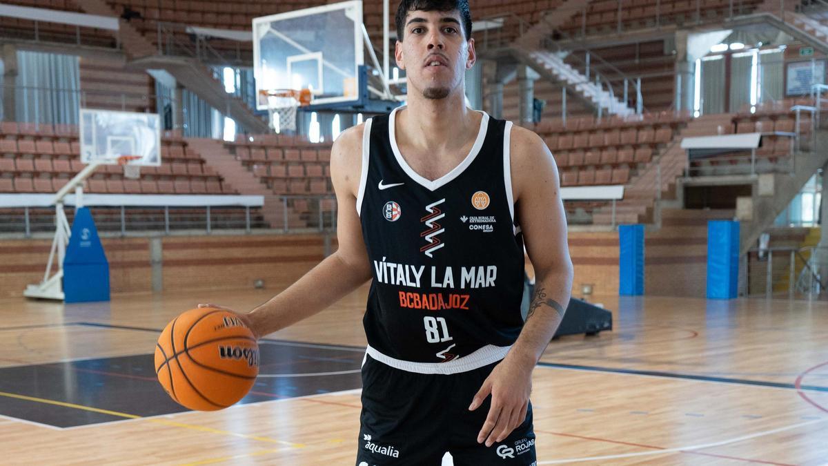 Alberto Díez durante su presentación con el BCB.