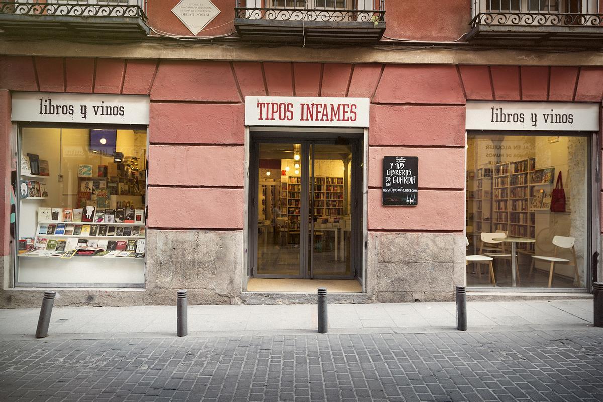 La librería Tipos Infames, toda una institución de Malasaña, anuncia su cierre a causa de "la gentrificación".