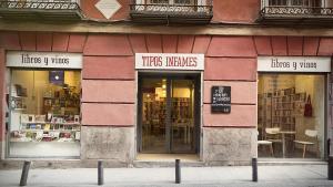 La librería Tipos Infames, toda una institución de Malasaña, anuncia su cierre a causa de la gentrificación.