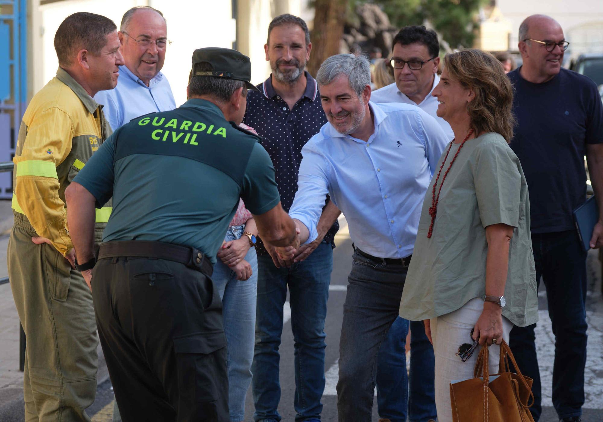 La ministra Teresa Ribera visita el puesto de mando avanzado del incendio de Tenerife, situado en Arafo