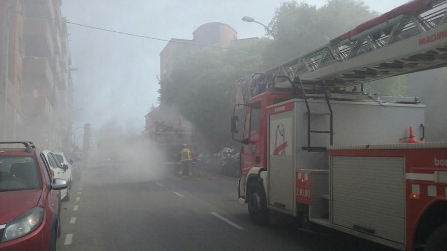 Ensurt al centre de Figueres per un foc en una barraca