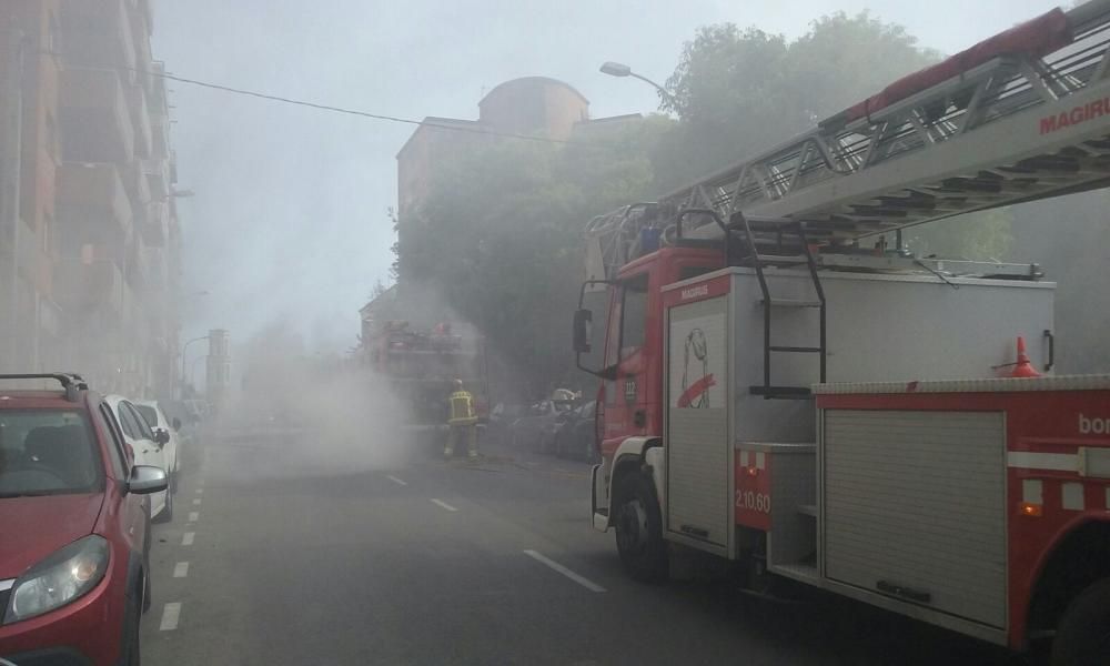 Ensurt al centre de Figueres per un foc en una barraca