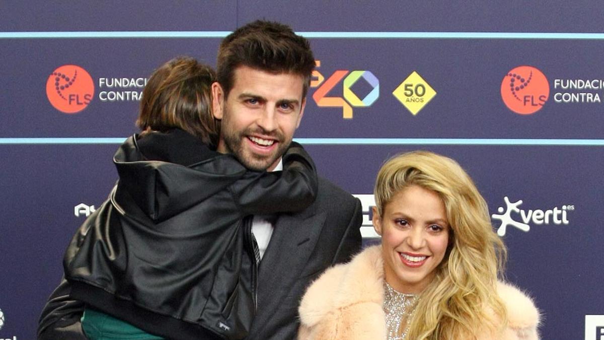 Piqué y Shakira con sus hijos