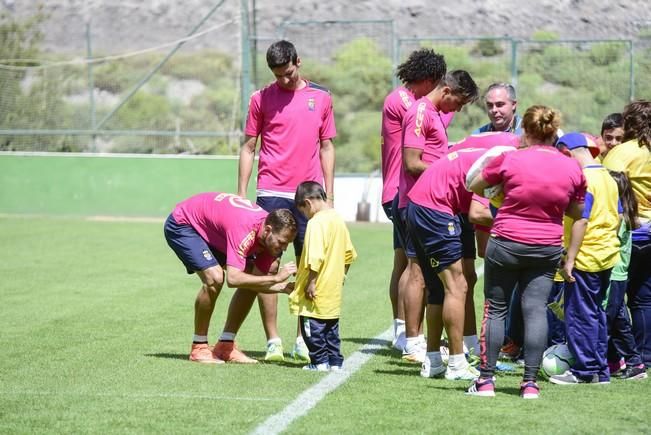 Entrenamiento de la UD Las Palmas en Barranco ...