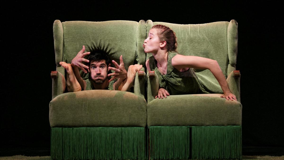 La temporada del Teatro Arniches destaca por su diversidad artística, con 12 citas de teatro, 3 de danza, 4 de circo, 11 sesiones de cine, y 9 jornadas de la Campaña Escolar.
