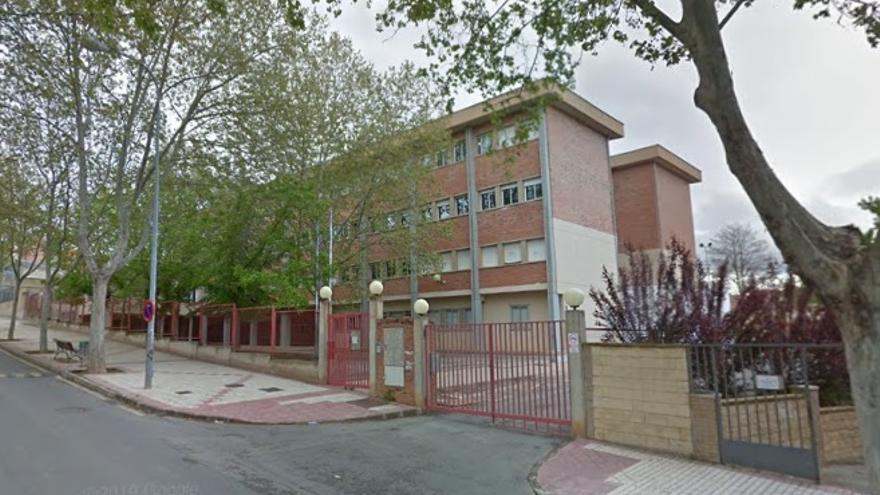 Colegio público de La Fuenfresca, junto al cual se situará el nuevo pabellón.