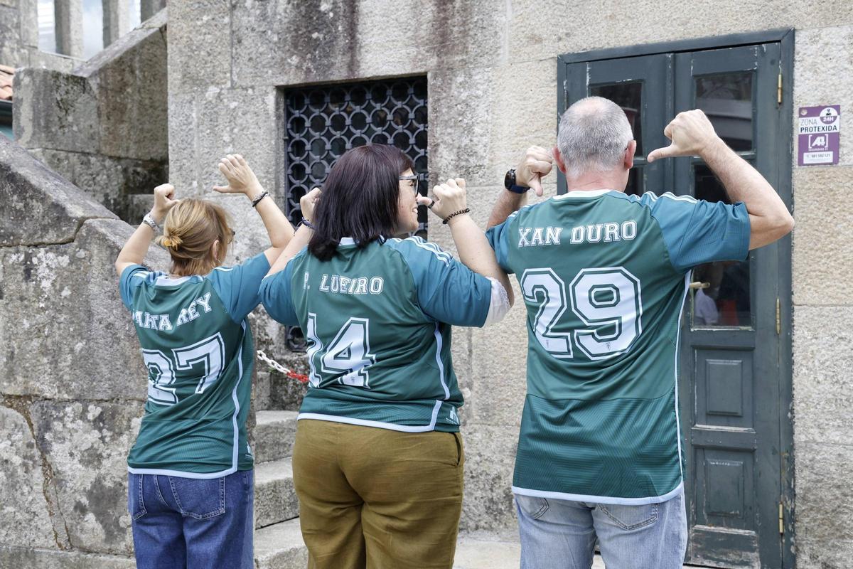 Así es la nueva segunda camiseta del Compostela Así es la nueva segunda camiseta del Compostela